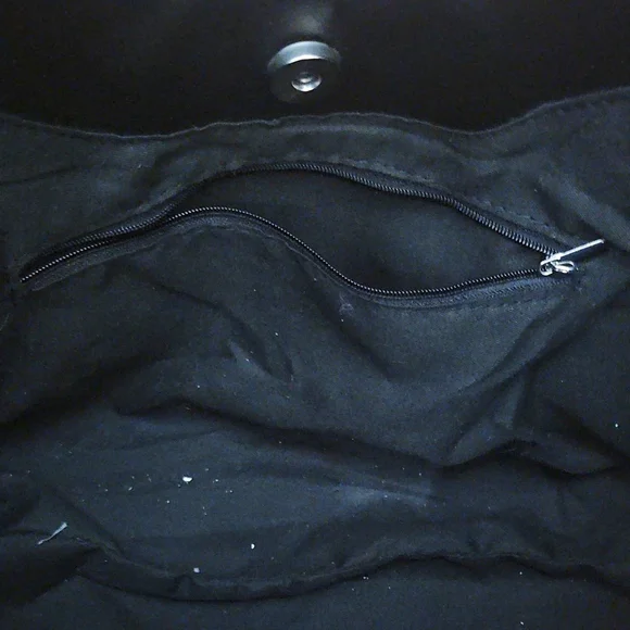 Betty Boop Black and Pink Heart Shoulder Bag - Picture 5 of 7